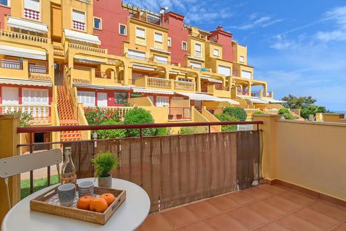 Denimar Winter Magnifique et classique appartement avec piscine commune à Dénia, Costa Blanca, Espagne pour 6 personnes. L'appartement est situé dans un quartier résidentiel de plage, à proximité des supermarchés, à 25 m de la plage de Playa de L'Estanyo, à 4 km d'El Vergel et à 0,025 km de la mer Méditerranée....