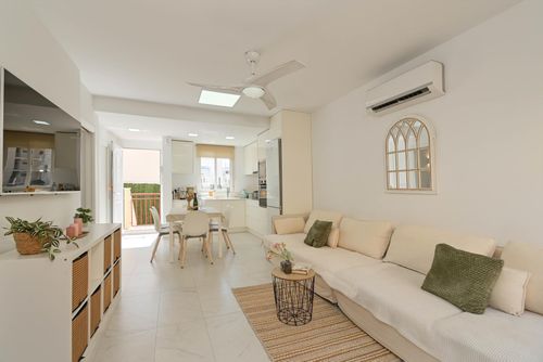 Denimar Winter Wonderful and classic apartment with communal pool in Denia, Costa Blanca, Spain for 6 people. The apartment is situated in a residential beach area, close to supermarkets, 25 m from Playa de L'Estanyo beach, 4 km from El Verger and 25 m from the Mediterranean....