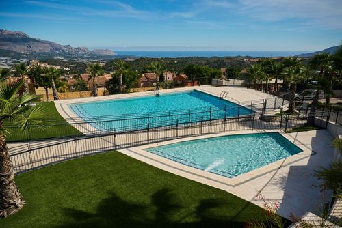 Villa I8 Villa moderna y cómoda en Polop, Costa Blanca, España, con piscina comunitaria para 4 personas. La casa está situada en una zona residencial costera y montañosa....