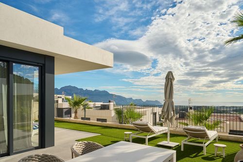 Villa I8 Moderne en comfortabele villa in Polop, Costa Blanca, Spanje met een gemeenschappelijk zwembad voor 4 personen. Het huis is gelegen in een kust-, heuvelachtig en residentieel gebied....