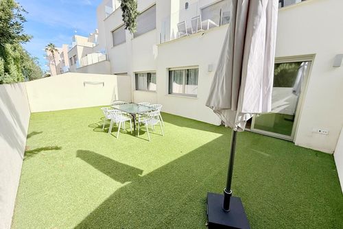 Tierra Marina B3 by homeprive Hermoso y cómodo apartamento con piscina comunitaria en Denia, Costa Blanca, España, para 6 personas. El apartamento se encuentra en una zona residencial de playa, cerca de restaurantes, bares y supermercados, y está a 25 m de la playa....