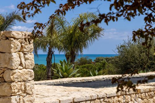 Villa  Pizzuta Villa mit privatem Pool in Noto, Sizilien, Italien für 6 Personen. Das Haus befindet sich in einer ländlichen Strandgegend und ist 2 km vom Strand entfernt....