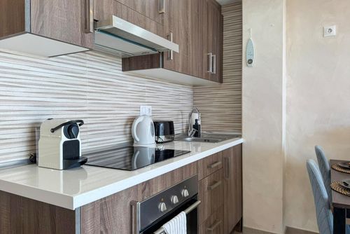 Casa Mira Prachtig en comfortabel appartement met gemeenschappelijk zwembad in Mijas Costa, Andalusië, Spanje voor 3 personen. Het appartement is gelegen in een vakantiecomplex, in een residentieel strandgebied, vlakbij restaurants en bars, winkels en supermarkten, op 500 m van het strand van Riviera del Sol en 0,5 km van de Middellandse Zee....