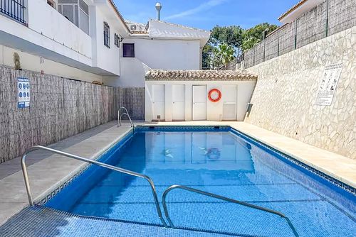 Casa Mira Prachtig en comfortabel appartement in Mijas Costa, Andalusië, Spanje met gezamenlijke zwembad voor 3 personen. Het appartement is gelegen in een vakantiecomplex, in een residentiële strandomgeving, dicht bij restaurants en bars, winkels en supermarkten, 500 meter van het strand Riviera del Sol en 0,5 km van de Middellandse Zee....