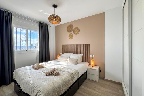 Casa Mira Maravilloso y cómodo apartamento en Mijas Costa, Andalucía, España, con piscina comunitaria para 3 personas. El apartamento está situado en un complejo vacacional, en una zona residencial de playa, cerca de restaurantes y bares, tiendas y supermercados, a 500 m de la playa Riviera del Sol y a 0,5 km del Mar Mediterráneo....