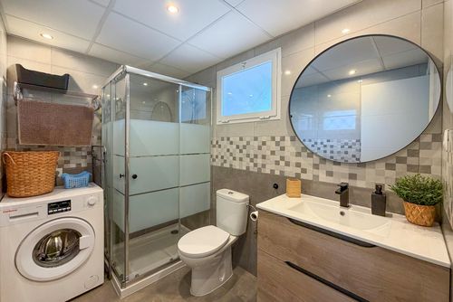 Casa Mira Wunderbare und komfortable Wohnung in Mijas Costa, Andalusien, Spanien mit Gemeinschaftspool für 3 Personen. Die Wohnung befindet sich in einer Ferienanlage, in einem Wohngebiet am Strand, in der Nähe von Restaurants und Bars, Geschäften und Supermärkten, 500 m vom Strand Riviera del Sol und 0,5 km vom Mittelmeer entfernt....