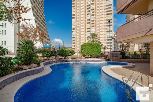 Riviera 6A Acogedor apartamento con piscina comunitaria en Calpe, Costa Blanca, España, para 4 personas. El apartamento se encuentra cerca de restaurantes y bares, tiendas y supermercados, y está a 25 m de la playa de la Fossa....
