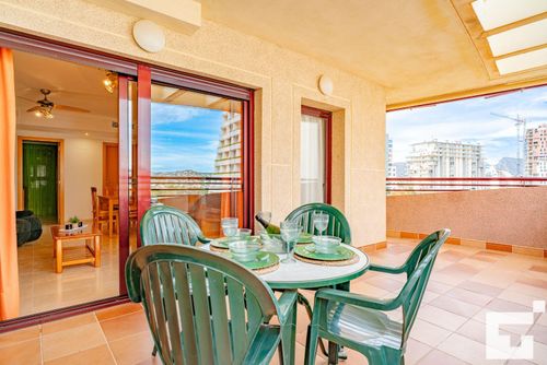 Riviera 6A Appartement confortable à Calpe, Costa Blanca, Espagne, avec une piscine commune pour 4 personnes. L'appartement est situé à proximité de restaurants et de bars, de magasins et de supermarchés, et à 25 m de la plage de la Fossa....