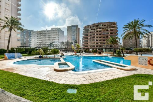 Apolo XVII 19 - Grupo Turis Apartamento con piscina comunitaria en Calpe, Costa Blanca, España, para 6 personas. El apartamento está situado cerca de restaurantes y bares, tiendas y supermercados, y se encuentra a 25 m de la playa de La Fossa / Levante....