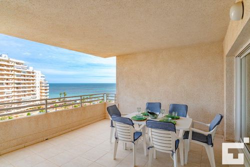Apolo XVII 19 - Grupo Turis Apartamento con piscina comunitaria en Calpe, Costa Blanca, España, para 6 personas. El apartamento está situado cerca de restaurantes y bares, tiendas y supermercados, y se encuentra a 25 m de la playa de La Fossa / Levante....