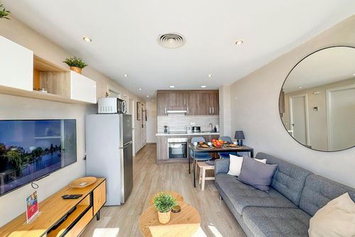 Casa Mira Winter Wunderschöne und komfortable Wohnung in Mijas Costa, Andalusien, Spanien für 3 Personen. Die Wohnung befindet sich in einem Wohngebiet nahe am Strand, in der Nähe von Restaurants, Bars und Supermärkten, nur 500 Meter vom Strand Riviera del Sol und 0,5 Kilometer vom Mittelmeer entfernt....