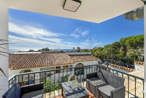Casa Mira Winter Wunderbare und komfortable Wohnung mit Gemeinschaftspool in Mijas Costa, Andalusien, Spanien für 3 Personen. Die Wohnung befindet sich in einer Ferienanlage, in einem Wohngebiet am Strand, in der Nähe von Restaurants und Bars, Geschäften und Supermärkten, 500 m vom Strand Riviera del Sol und 0,5 km vom Mittelmeer entfernt....