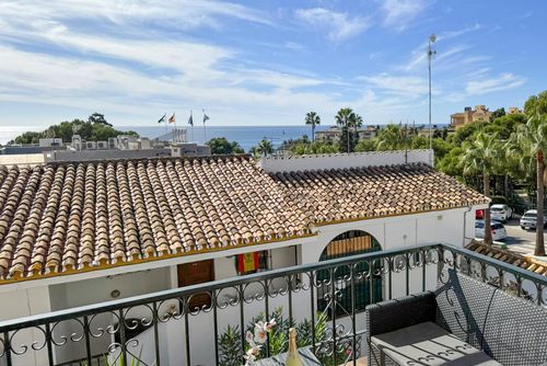 Casa Mira Winter Heerlijk en comfortabel appartement met gemeenschappelijk zwembad in Mijas Costa, Andalusië, Spanje voor 3 personen. Het appartement bevindt zich in een vakantiecomplex, in een residentiële strandomgeving, dicht bij restaurants en bars, winkels en supermarkten, op 500 m van het strand van Riviera del Sol en 0,5 km van de Middellandse Zee....