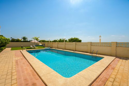 Alteamar Beautiful and cheerful apartment in Altea, Costa Blanca, Spain with communal pool for 6 persons. The apartment is situated in an urban beach area, close to restaurants and bars, shops and supermarkets, just 25 m from Platja de l'Espigó beach and 0....