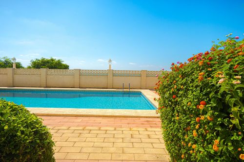 Alteamar Beautiful and cheerful apartment in Altea, Costa Blanca, Spain with communal pool for 6 persons. The apartment is situated in an urban beach area, close to restaurants and bars, shops and supermarkets, just 25 m from Platja de l'Espigó beach and 0....