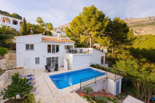 Casa Sabina Magnifique et confortable maison à Altea, Costa Blanca, Espagne, avec une piscine privée pour 6 personnes. La maison dispose de 3 chambres et 2 salles de bains, réparties sur 2 niveaux....