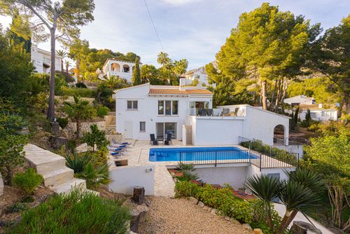 Casa Sabina Hermosa y cómoda casa en Altea, Costa Blanca, España, con piscina privada para 6 personas. La casa cuenta con 3 dormitorios y 2 baños, distribuidos en 2 niveles....