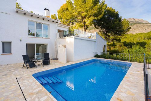 Casa Sabina Schönes und komfortables Haus mit privatem Pool in Altea, Costa Blanca, Spanien für 6 Personen. Das Haus verfügt über 3 Schlafzimmer und 2 Badezimmer, verteilt auf 2 Ebenen....