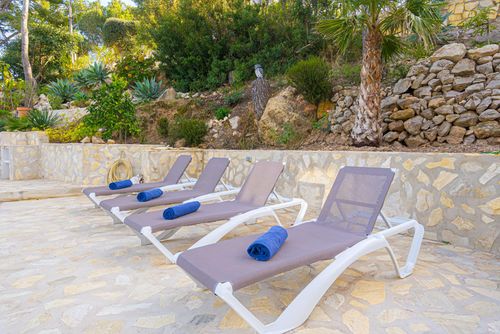 Casa Sabina Hermosa y cómoda casa en Altea, Costa Blanca, España, con piscina privada para 6 personas. La casa cuenta con 3 dormitorios y 2 baños, distribuidos en 2 niveles....