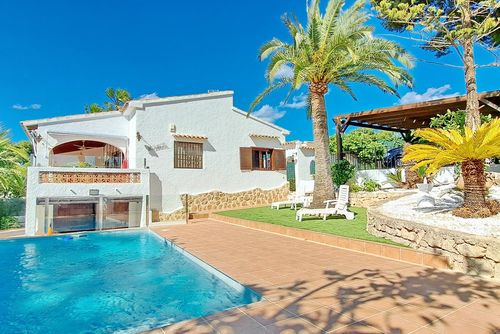 Villa Mar Arabigo Wunderbare und klassische Villa mit privatem Pool in Moraira, Costa Blanca, Spanien für 4 Personen. Das Haus befindet sich in einem Wohngebiet in Strandnähe und ist 1 km vom Strand L'Ampolla entfernt....