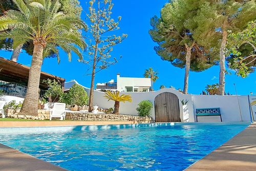 Villa Mar Arabigo Wunderbare und klassische Villa mit privatem Pool in Moraira, Costa Blanca, Spanien für 4 Personen. Das Haus befindet sich in einem Wohngebiet in Strandnähe und ist 1 km vom Strand L'Ampolla entfernt....
