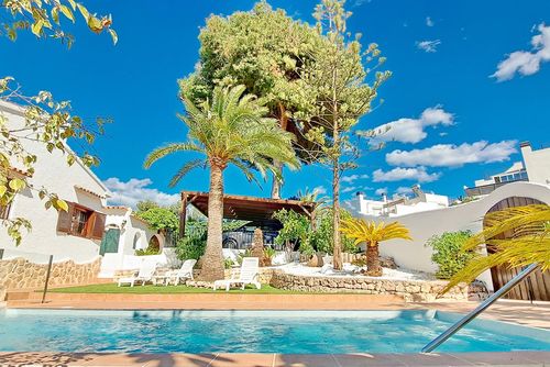 Villa Mar Arabigo Wonderful and classic villa with private pool in Moraira, Costa Blanca, Spain for 4 persons. The house is situated in a residential beach area and is 1 km from L'Ampolla beach....