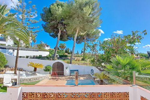 Villa Mar Arabigo Wunderbare und klassische Villa mit privatem Pool in Moraira, Costa Blanca, Spanien für 4 Personen. Das Haus befindet sich in einem Wohngebiet in Strandnähe und ist 1 km vom Strand L'Ampolla entfernt....
