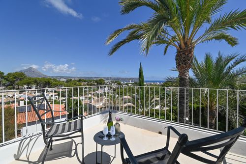 Pa Capona 4 pax Prachtige en vrolijke villa in Jávea, Costa Blanca, Spanje met een privézwembad voor 4 personen. Het huis is gelegen in een stedelijk strandgebied....