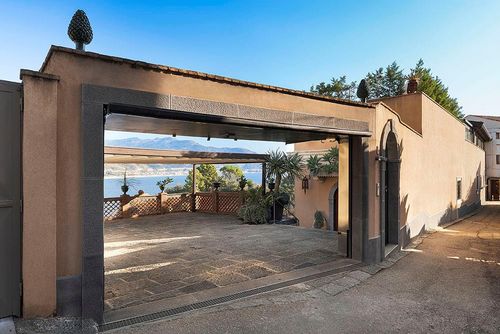 Villa Tao Bay Luxury villa with private pool in Taormina, Sicily, Italy for 12 persons. The villa is situated in a residential beach area and is 25 m from the beach....