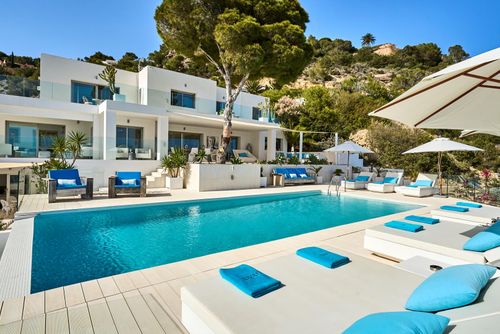 Villa Mar Azul Luxury villa in Ibiza with sea views close to the beach Villa con piscina privada en Es Cubells, Ibiza, España para 12 personas. La casa está situada a 500 m de la playa....