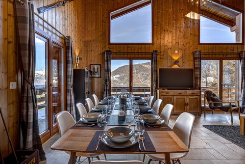 Chalet Renard Roux Modernes und komfortables Ferienhaus in La Tzoumaz, 4 Täler, Schweiz für 10 Personen. Das Haus befindet sich in einer gebirgigen Gegend....