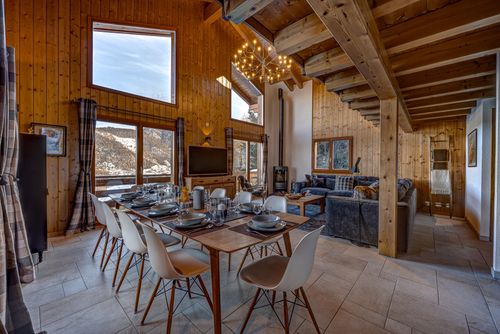 Chalet Renard Roux Maison de vacances moderne et confortable à La Tzoumaz, 4 Vallées, Suisse, pour 10 personnes. La maison est située dans une zone montagneuse....