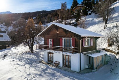 Chalet Fauvette Rustic and classic holiday house in La Tzoumaz, 4 Valleys, Switzerland for 8 persons. The house is situated in a mountainous area, close to restaurants, bars, and supermarkets, within 200 m from the ski slope and within 200 m from the ski lift....