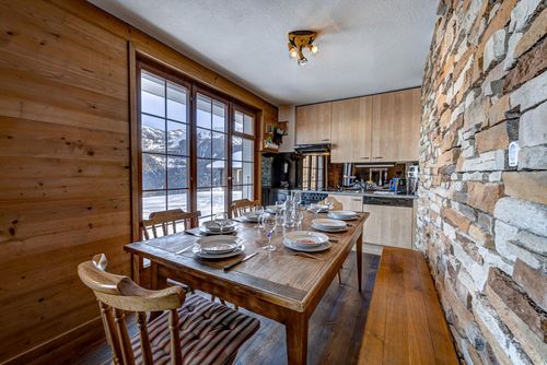 Chalet Fauvette Rustic and classic holiday house in La Tzoumaz, 4 Valleys, Switzerland for 8 persons. The house is situated in a mountainous area, close to restaurants, bars, and supermarkets, within 200 m from the ski slope and within 200 m from the ski lift....