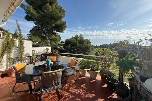 Altea Golf Wunderschönes und komfortables Apartment in Altea, Costa Blanca, Spanien, mit Gemeinschaftspool für 4 Personen. Das Apartment befindet sich in einem Golfressort, in einer küstennahen, hügeligen und Wohngegend, in der Nähe von Restaurants und Bars sowie 2 km vom Playa de la Olla entfernt....