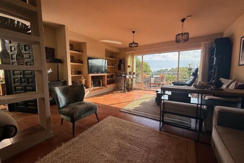 Altea Golf Geweldig en comfortabel appartement in Altea, Costa Blanca, Spanje met gemeenschappelijk zwembad voor 4 personen. Het appartement is gelegen in een golfresort, in een kust-, heuvelachtig en residentieel gebied, dichtbij restaurants en bars en op 2 km van Playa de la Olla strand....