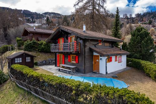 Chalet Les Melezes Schönes und klassisches Ferienhaus in La Tzoumaz, Vier Täler, Schweiz, mit beheiztem Pool für 6 Personen. Das Haus befindet sich in einer bergigen Gegend....