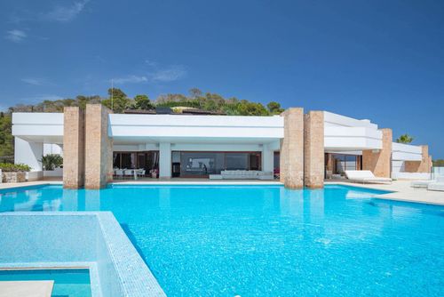 Villa Can Timbaud  Luxury Villa Holiday with Private Pool in Ibiza Villa de luxe avec piscine privée à San Juan, Ibiza, Espagne, pour 14 personnes. La villa est située dans une zone de plage rurale, boisée et vallonnée....