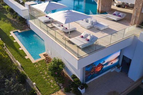 Villa Can Timbaud  Luxury Villa Holiday with Private Pool in Ibiza Lägenhet med lyxig villa och privat pool i San Juan, Ibiza, Spanien för 14 personer. Villan ligger i ett kuperat, lantligt och skogigt strandområde....