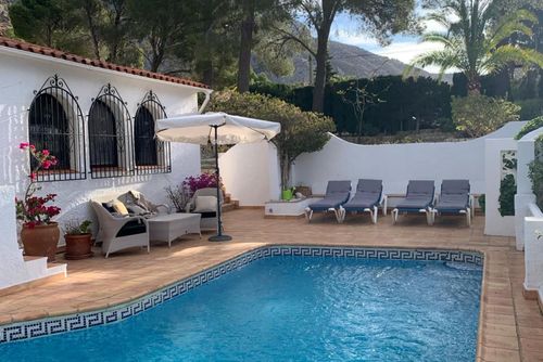 Casa Pippa Geweldige en comfortabele villa met privézwembad in Altea, Costa Blanca, Spanje voor 6 personen. Het huis is gelegen in een kust-, heuvelachtig en residentieel gebied en ligt op 3 km van Altea la Vella....