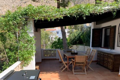 Casa Pippa Wundervolle und komfortable Villa mit privatem Pool in Altea, Costa Blanca, Spanien für 6 Personen. Das Haus befindet sich in einer Küsten-, hügeligen und Wohngegend und ist 3 km von Altea la Vella entfernt....