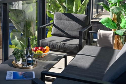 Aventurier Modern and comfortable apartment in Jávea, Costa Blanca, Spain with communal pool for 4 persons. The apartment is situated in an urban area, close to restaurants and bars, shops and supermarkets, and 2 km from La Grava, Puerto, Jávea beach....