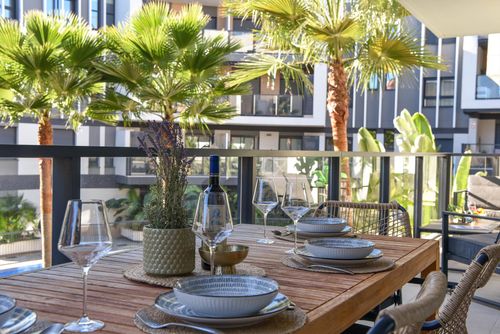 Aventurier Moderne und komfortable Wohnung mit Gemeinschaftspool in Jávea, Costa Blanca, Spanien für 4 Personen. Die Wohnung befindet sich in einer städtischen Gegend, in der Nähe von Restaurants und Bars, Geschäften und Supermärkten und 2 km vom Strand La Grava, Puerto, Jávea entfernt....