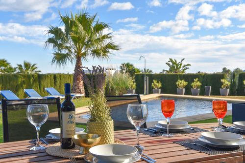 Amaia Grote en prachtige villa in Jávea, Costa Blanca, Spanje met privézwembad voor 8 personen. Het huis is gelegen in een residentiële strandwijk en 4 km van het Arenal-strand....