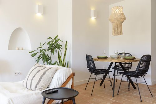 La Casita Escondida Appartement in Javea, Costa Blanca, Spanje met gemeenschappelijk zwembad voor 4 personen. Het appartement heeft 2 slaapkamers en 1 badkamer....