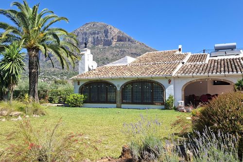 Casa Danesa Duża i komfortowa willa z prywatnym basenem w Javea, Costa Blanca, Hiszpania dla 8 osób. Dom znajduje się w nadmorskiej, wiejskiej i mieszkalnej okolicy....