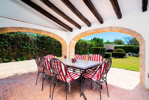 Casa Danesa Amplia y cómoda villa con piscina privada en Javea, Costa Blanca, España, para 8 personas. La casa está situada en una zona costera, rural y residencial....