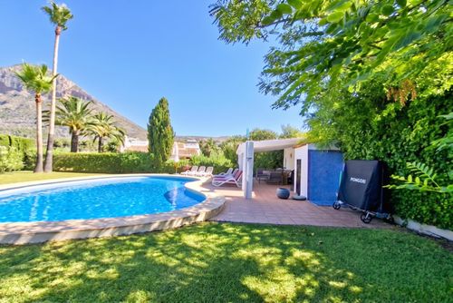 Casa Danesa Large and comfortable villa with a private pool in Javea, Costa Blanca, Spain for 8 persons. The house is situated in a coastal, rural and residential area....