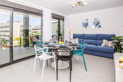 Arenal Playa II Apartamento moderno y confortable en Jávea, Costa Blanca, España, con piscina comunitaria para 6 personas. El apartamento está situado en una zona residencial de playa, cerca de restaurantes y bares, tiendas, supermercados y una pista de tenis, a 500 m de la Playa del Arenal, a 3 km del casco antiguo de Jávea y a 0....