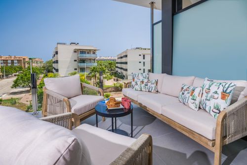 Arenal Playa III Modern and nice apartment in Jávea, Costa Blanca, Spain with communal pool for 4 persons. The apartment is situated in a residential beach area, close to restaurants and bars, shops, supermarkets and a tennis court, 500 m from Arenal Beach, 3 km from Jávea old town and 0....